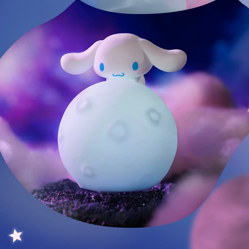 HOLLYBOX Sanrio Moon Shaped Night Light - Image 6